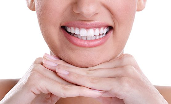 Cuidado con el blanqueamiento dental casero